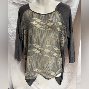 Gray & Tan/Beige Women’s Top w Geometric Designs by Daytrip sz Med & split back